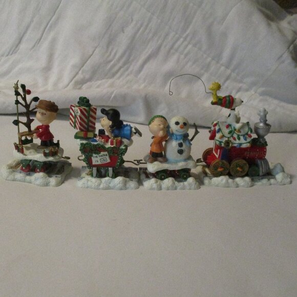 Peanuts The Danbury Mint Peanuts Christmas Train - Picture 1 of 11